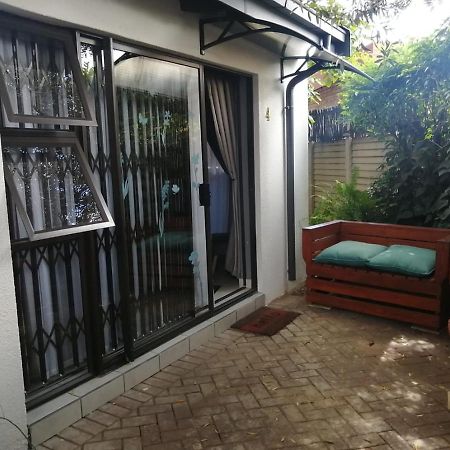 Roxy'S Rest Guest House Vanderbijlpark Dış mekan fotoğraf