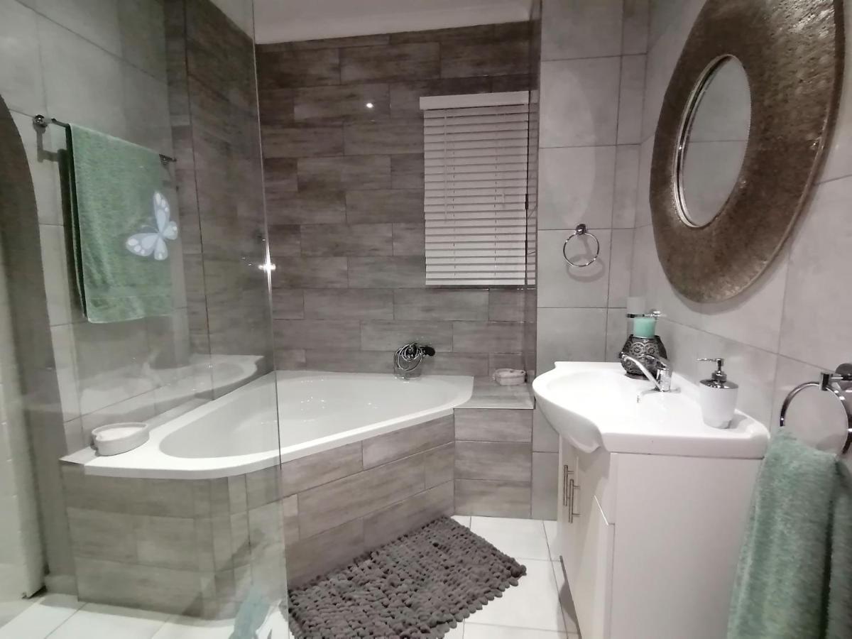 Roxy'S Rest Guest House Vanderbijlpark Dış mekan fotoğraf