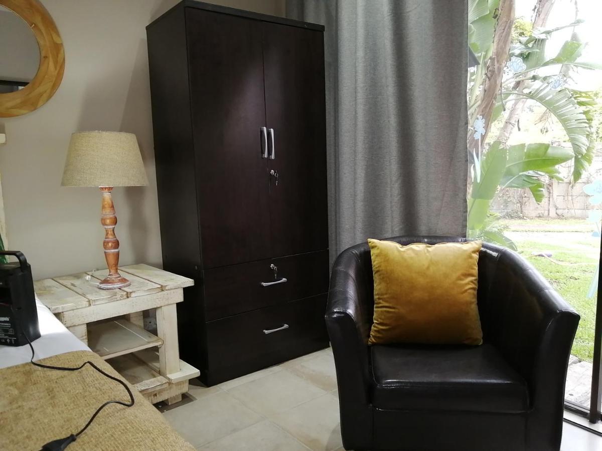 Roxy'S Rest Guest House Vanderbijlpark Dış mekan fotoğraf