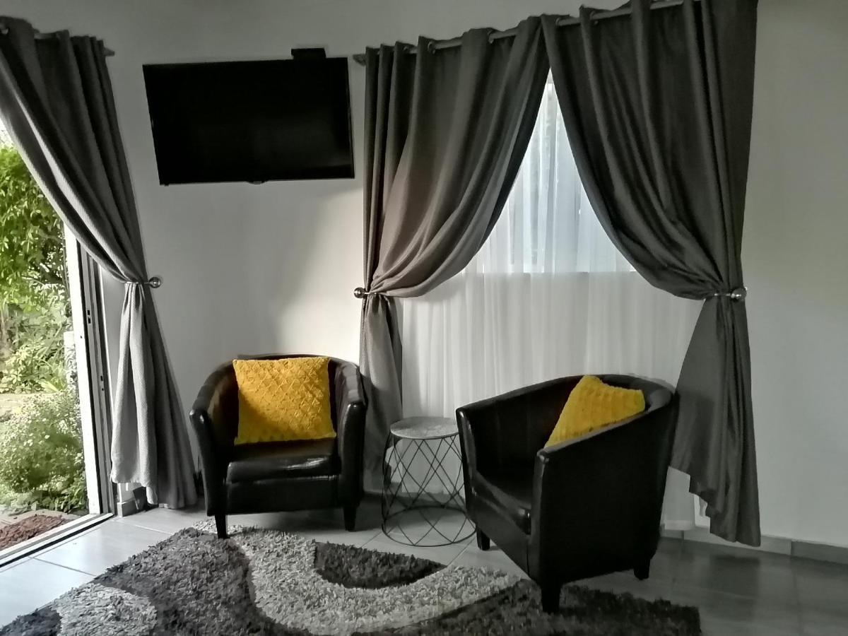 Roxy'S Rest Guest House Vanderbijlpark Dış mekan fotoğraf