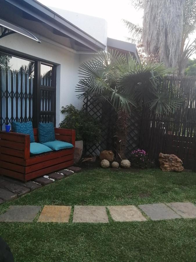 Roxy'S Rest Guest House Vanderbijlpark Dış mekan fotoğraf