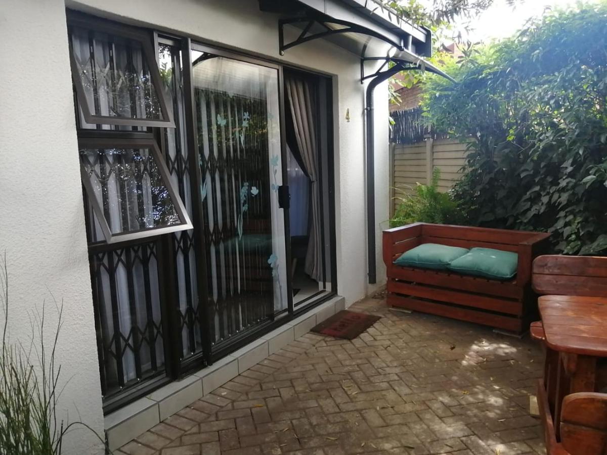 Roxy'S Rest Guest House Vanderbijlpark Dış mekan fotoğraf
